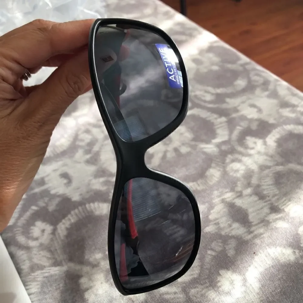 NWT Foster Grant Active sunglasses Black unisex